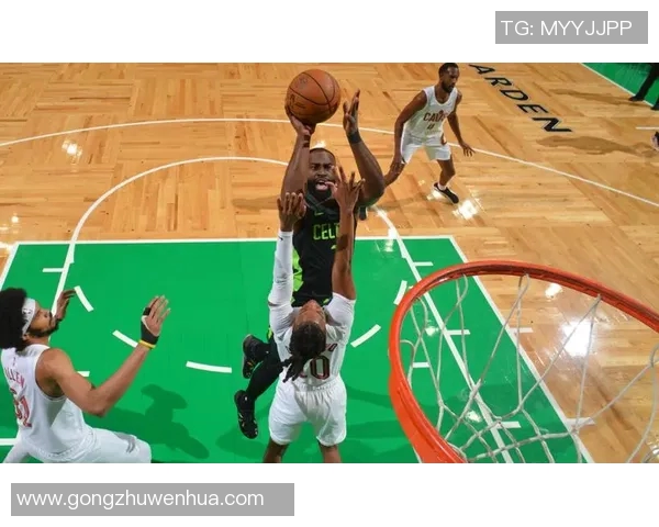 骑士逆转绿军迎九连胜米切尔与塔图姆各自闪耀全场